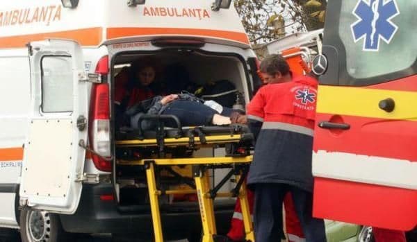 Copil de 13 ani accidentat de o mașină care efectua manevra de mers înapoi