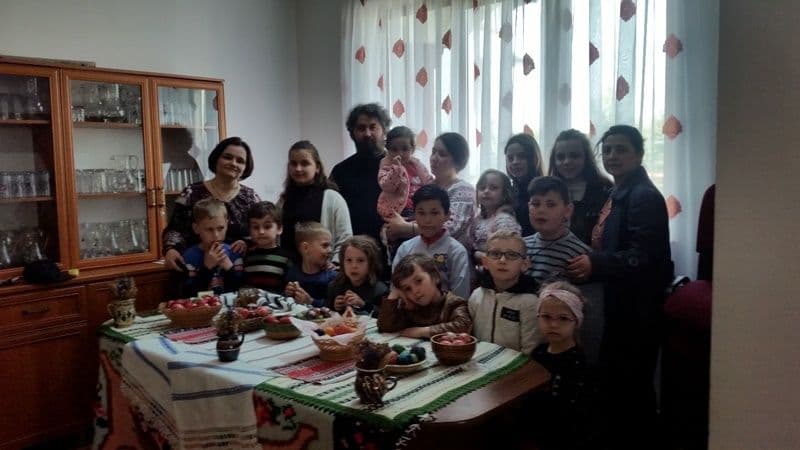 Atelier de încondeiat ouă la Parohia Dealu Mare - FOTO