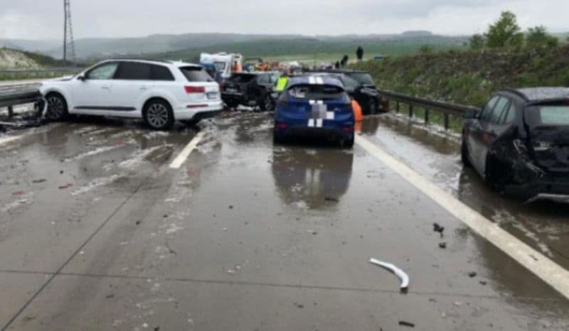 Accident cu peste 50 de maşini în Germania în urma unei furtuni - VIDEO