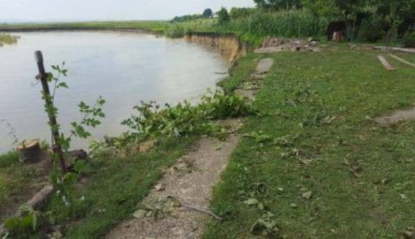 Alertă! Prutul a depășit cotele de inundație. Patru stâne din comuna Hudeşti au fost evacuate!