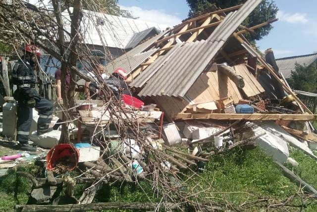 Explozie de butelie la Pomârla! Bucătărie de vară distrusă și un bărbat rănit în urma deflagrației - FOTO