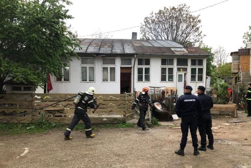 Jandarmii din Botoșani au intervenit pentru a salva locatarii