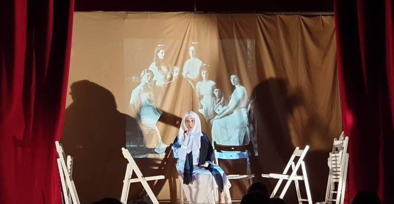 Sala Teatrului din Dorohoi a găzduit piesa de teatru „Regina Maria-Regina tuturor românilor” - FOTO