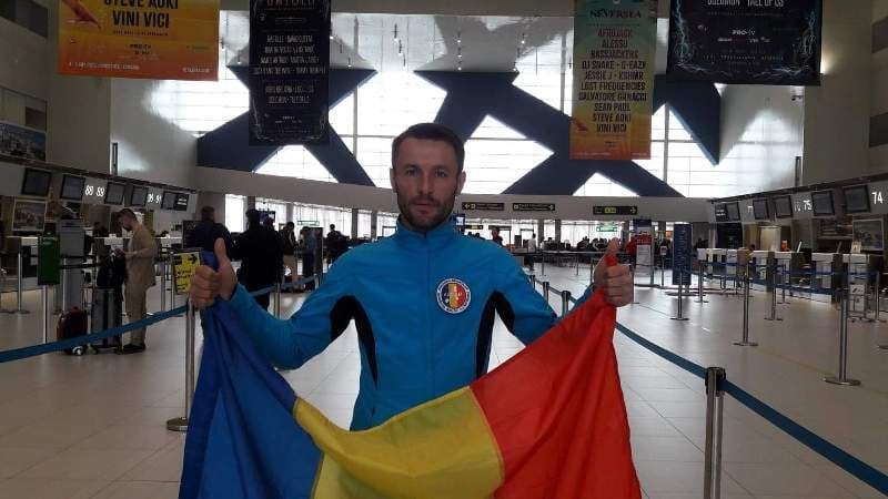 „Numai cei care riscă să meargă prea departe pot descoperi cât de departe pot merge!” - FOTO