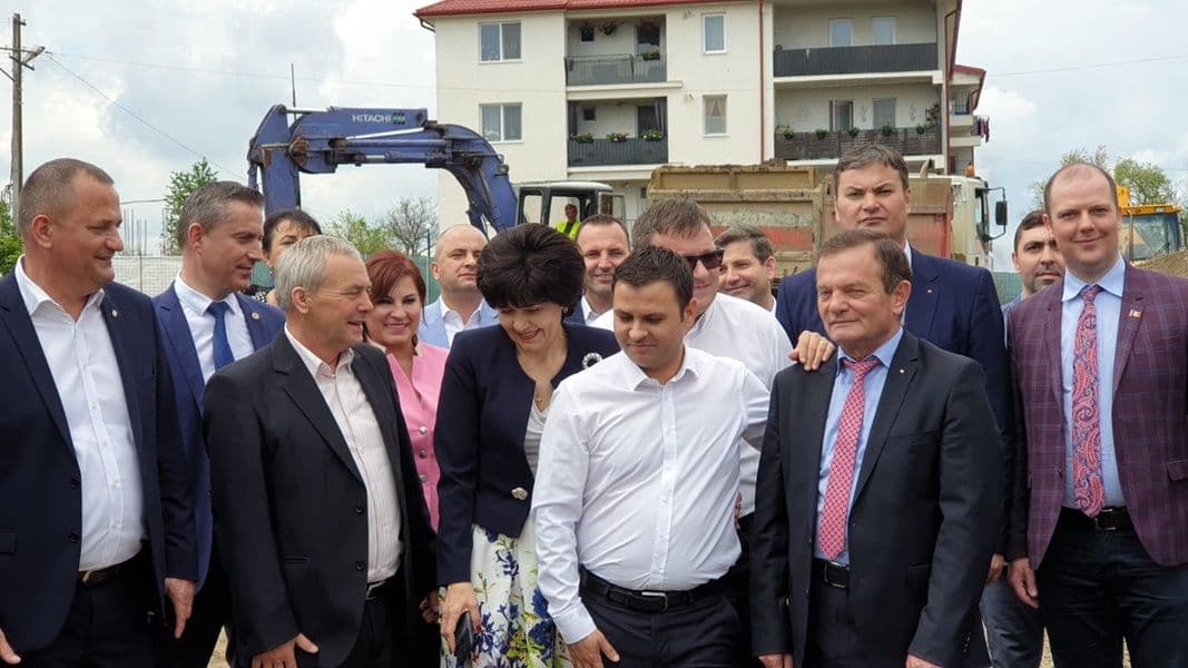 Ministrul Daniel Suciu a semnat astăzi la Dorohoi mai multe contracte privind realizarea unor obiective de investiții - FOTO