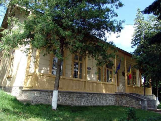 Spectacol de pian și vioară pentru comemorarea marelui compozitor la Muzeul „George Enescu” Dorohoi
