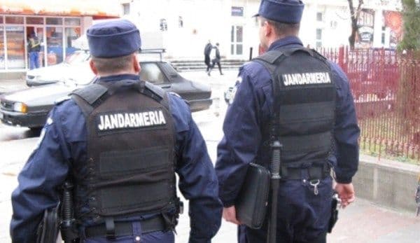Intervenții ale jandarmilor la apeluri telefonice: Un bărbat a distrus ecranul unui aparat de jocuri, unul a spart două geamuri la UPU iar altul și-a 