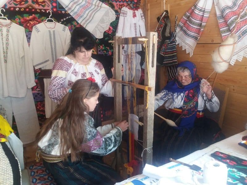 Comuna Ibănești își prezintă din nou meșteșugurile tradiționale la Târgul Meșterilor Populari Botoșani - FOTO