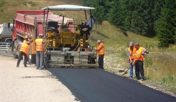 Două drumuri județene intră în proces de modernizare