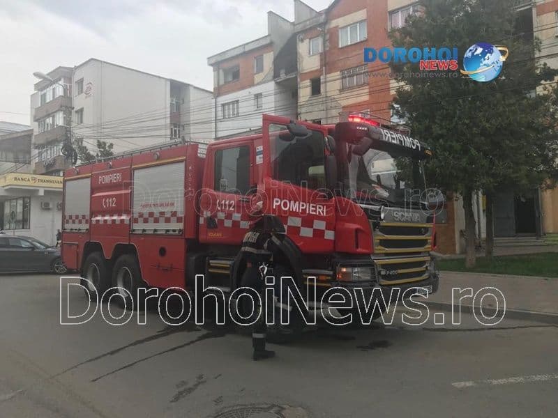 Pompierii puși în alertă pentru un copil blocat într-un apartament din Dorohoi - FOTO