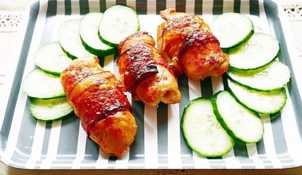 Rulouri din piept de pui cu bacon și cârnăciori