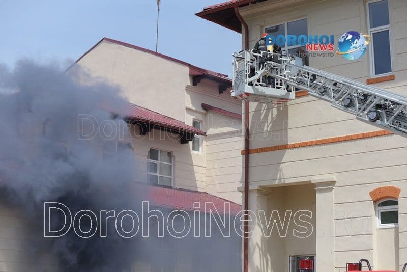 Desfășurare impresionantă de forțe la Colegiul Naţional „Grigore Ghica” Dorohoi. A fost pus în aplicare Planul Roșu de Intervenție! FOTO