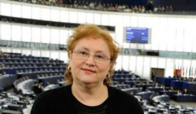 Renate Weber: „Timmermans se folosește în scopuri personale de funcție”