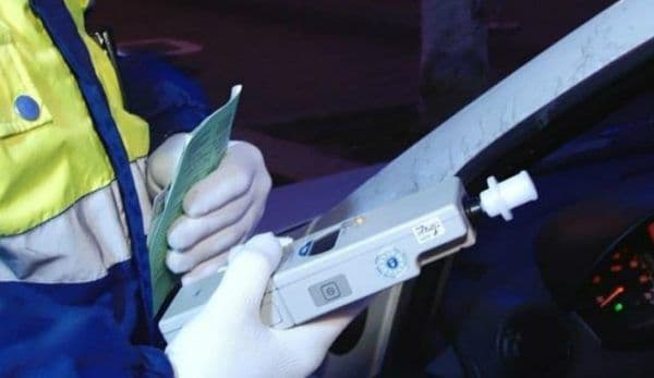 Băutura, bat-o vina! Un șofer din Dorohoi prins în traffic aproape în comă alcoolică