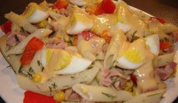 Salată de paste cu ouă