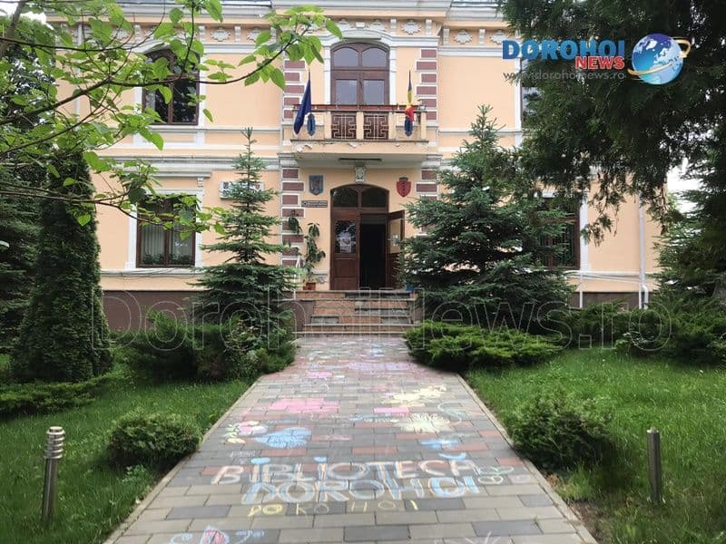 Biblioteca Municipală Dorohoi a fost cuprinsă de voie bună în cadrul activității „Cântec și culoare” - FOTO