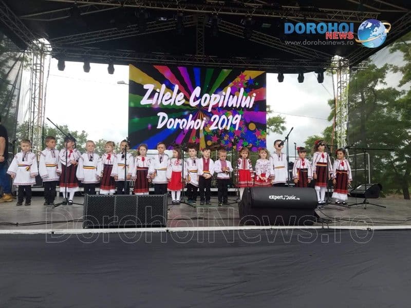 Spectacol susținut de copii talentați în prima zi la Zilele Copilului Dorohoi 2019 - FOTO