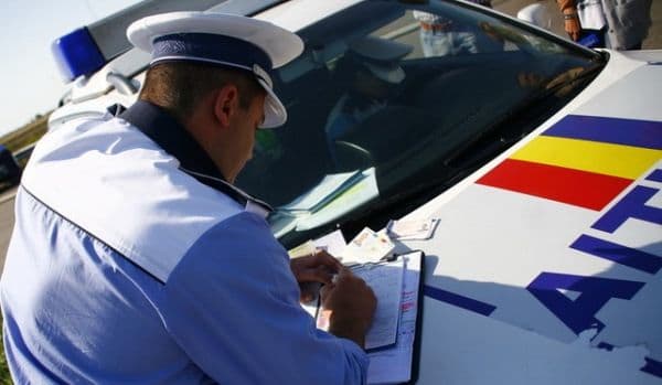Un șofer din Dorohoi cu permisul suspendat s-a urcat băut la volan și a provocat un accident