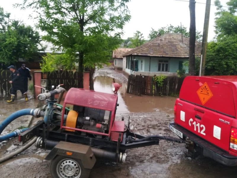 Ploile torențiale au făcut prăpăd în județul Botoșani: Case inundate, drumuri acoperite de ape și culturi distruse - FOTO