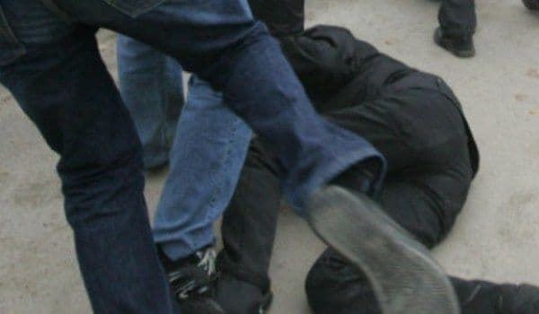 Un nou caz de violență între adolescenți. Un tânăr a ajuns la spital și altul la poliție