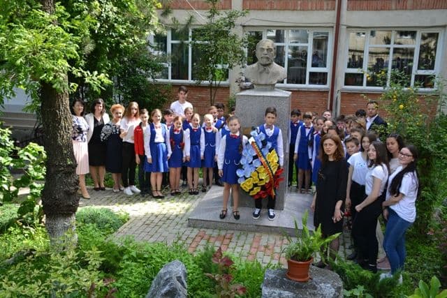 Gimnaziul „Mihail Kogălniceanu” Dorohoi: Un prinos de recunoștință Eroilor Neamului