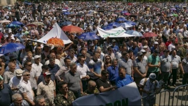 Haos în Republica Moldova! Președintele este suspendat și două guverne revendică puterea