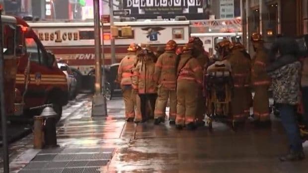 Panică la New York! Un elicopter s-a prăbușit peste o clădire din Manhattan