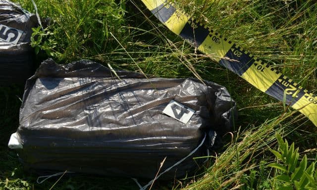 Ţigări de contrabandă transportate cu drona, abandonate în pădure, descoperite de SPF Dorohoi - FOTO