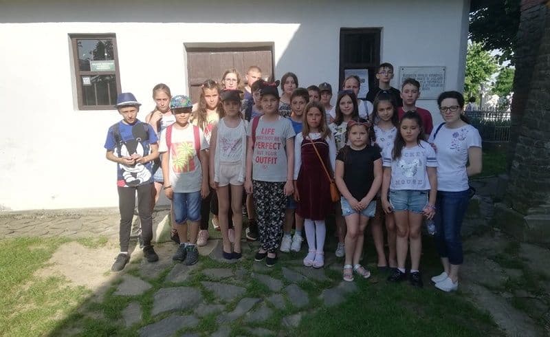 Elevi de la Școala Gimnazială „Alexandru Ioan Cuza” Dorohoi în excursie pe meleagurile copilăriei lui Eminescu - FOTO
