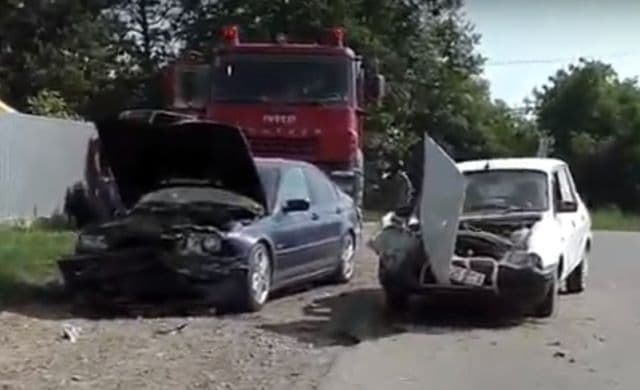 Accident pe drumul național Dorohoi – Darabani! Ciocnire frontală între un BMW și o Dacia