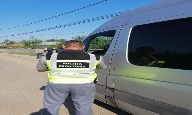 Autoturism cu documente false, depistat în trafic de polițiștii de frontieră dorohoieni