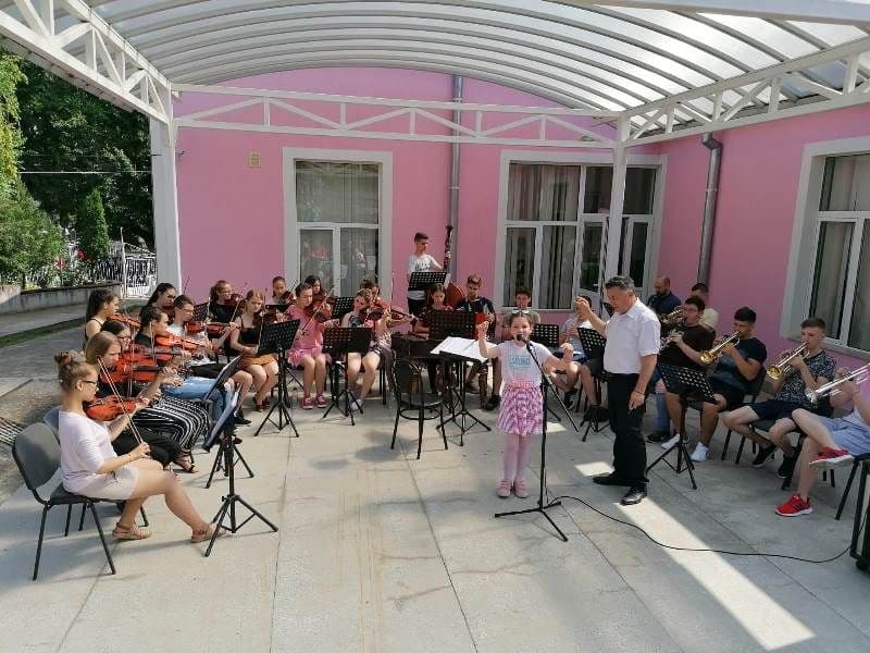 S-a dat startul celei de-a XV-a ediţii a Festivalului Internaţional de Muzică Populară „Mugurelul” - FOTO