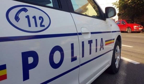 Băut bine. S-a răsturnat cu mașina în şanţul de pe marginea drumului