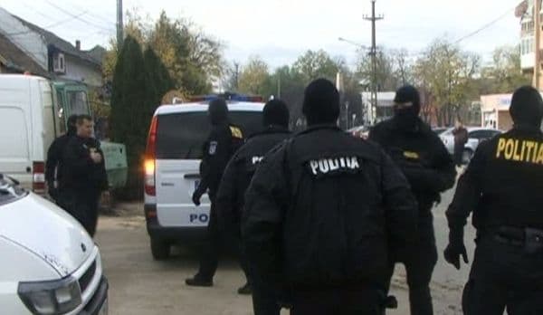 Percheziții la doi patroni din Hudești. Ce au găsit polițiștii la locuințele celor doi afaceriști!
