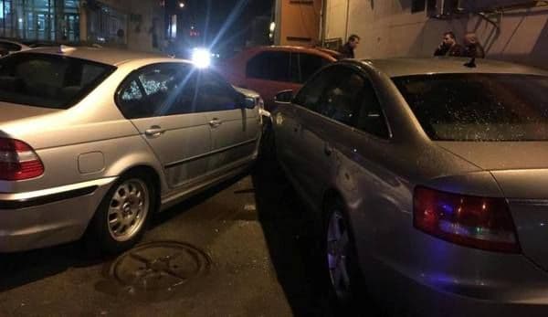 Un tânăr de 24 de ani care s-a urcat băut la volan s-a ales cu dosar penal după ce a lovit două mașini parcate