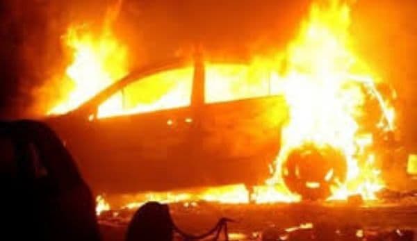 Un piroman a incendiat patru mașini în Botoșani