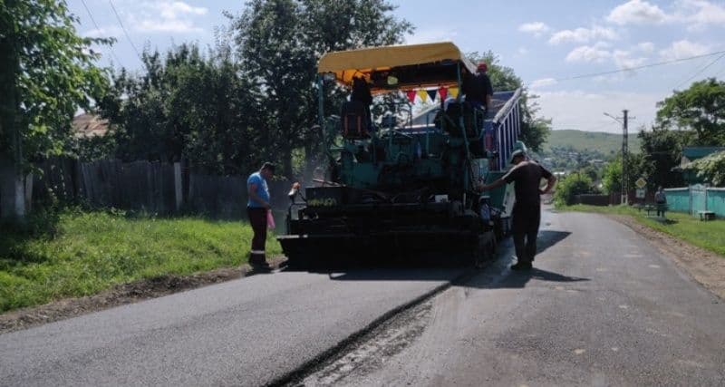 Vicepreședintele CJ Botoșani „Lucrările pe drumurile județene evoluează conform graficului stabilit” - FOTO