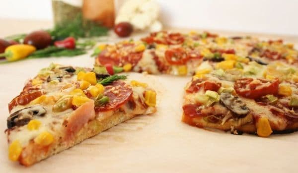 Pizza cu blat de conopidă