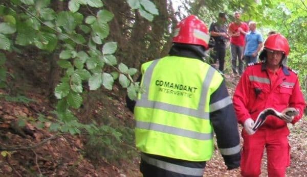 Bătrân din Ibănești, rătăcit în pădure, ajutat de pompieri să găsească drumul spre casă