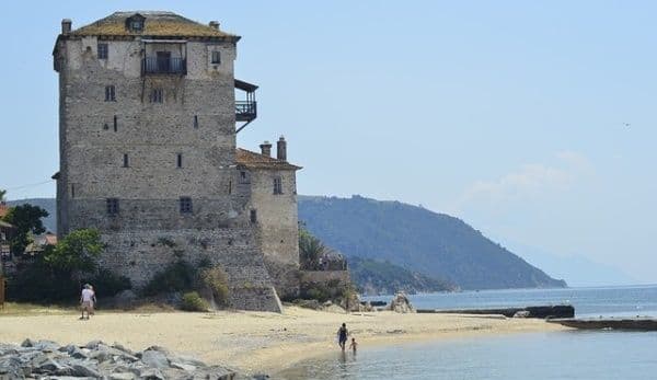 Doi români au murit în Grecia, din cauza fenomenelor meteo extreme. Șase morți în total !