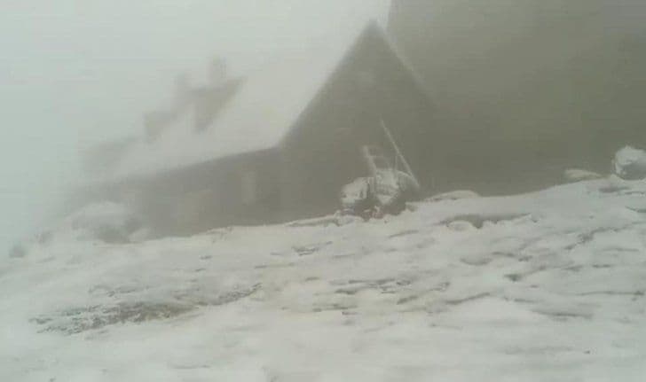 A venit iarna în Bucegi și Făgăraș! Viscol pe Vârful Omu. La Bâlea Lac, ninge cu tunete și fulgere