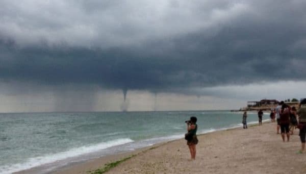 Atenţionare pentru românii care urmează să plece în vacanţă în Grecia. Meteorologii anunţă noi FURTUNI