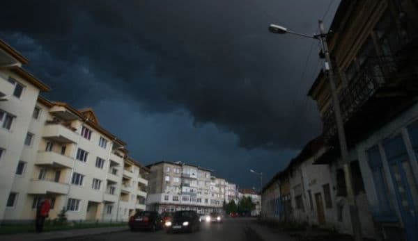 O nouă avertizare de ploi și frig pentru aproape toată țara! Județul Botoșani afectat de COD GALBEN