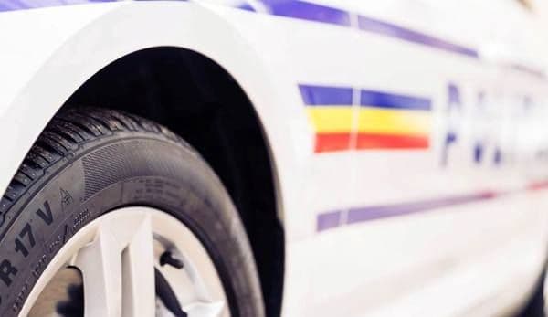 Un șofer băut a lovit o mașină și a fugit de la locul accidentului