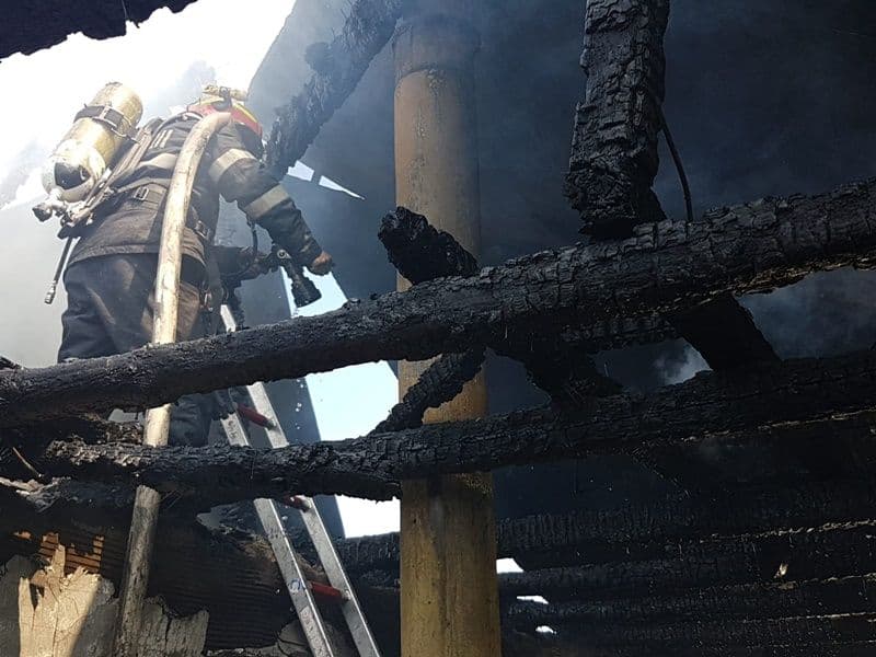 Incendiu la anexa unui magazin din Hiliseu Crișan. Pompierii au intervenit de urgență - FOTO