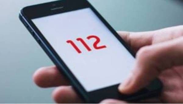 APEL la 112! A chemat jandarmii când tatăl său a început să arunce lucrurile din casă pe fereastră