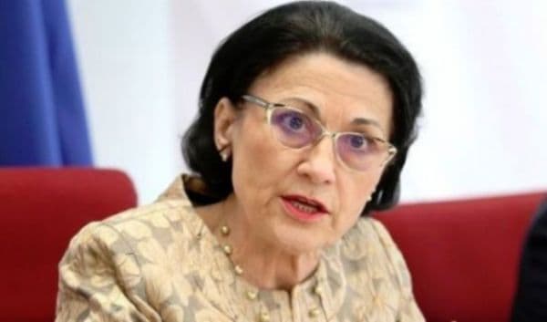 Profesorii care au luat sub 5 la titularizare nu mai au dreptul să predea. Anunțul făcut de ministrul Educației