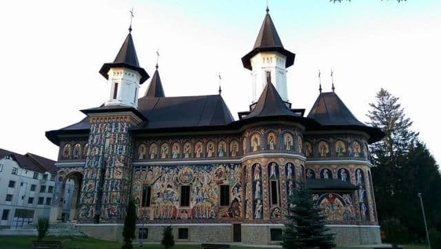 Slujbă de hram şi sfinţire de clopote la locul natal al sfântului Ioan Iacob Românul, Schitul „Sf.Ioan Iacob de la Neamţ”