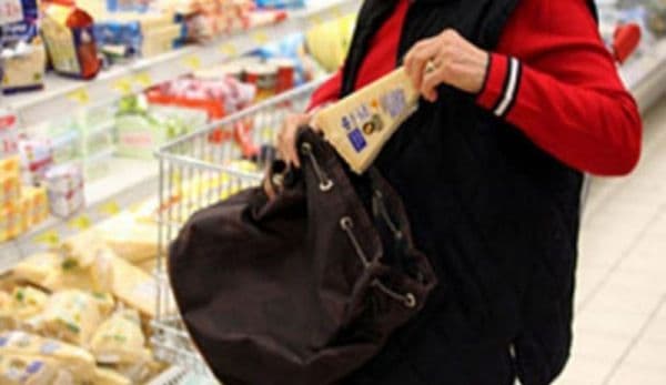Femeie de 65 de ani prinsă la furat într-un magazin din Botoșani