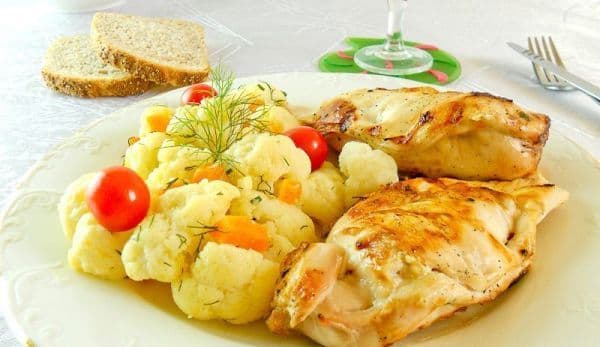 Piept umplut și conopidă sotată